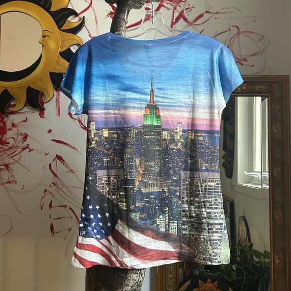 TRUE ROCK Cityscape V-Neck Tee - Blue and White L - Picture 6 of 16